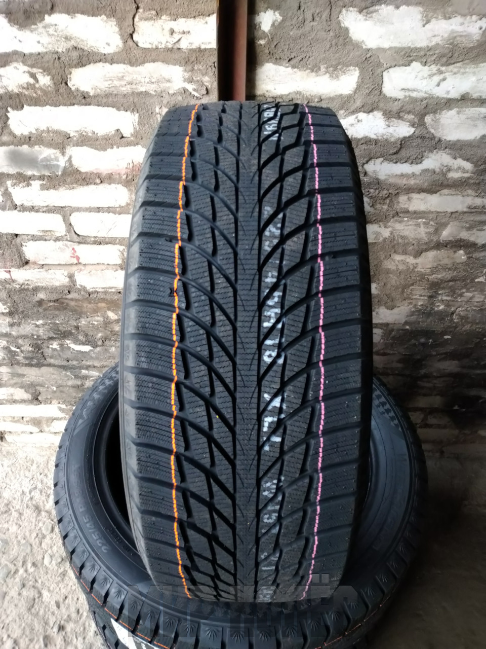 Kumho 225/40R18 92T XL WinterCraft Ice WI51